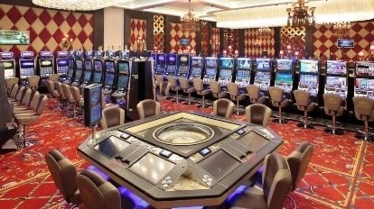 Royal Plaza Casino Interior